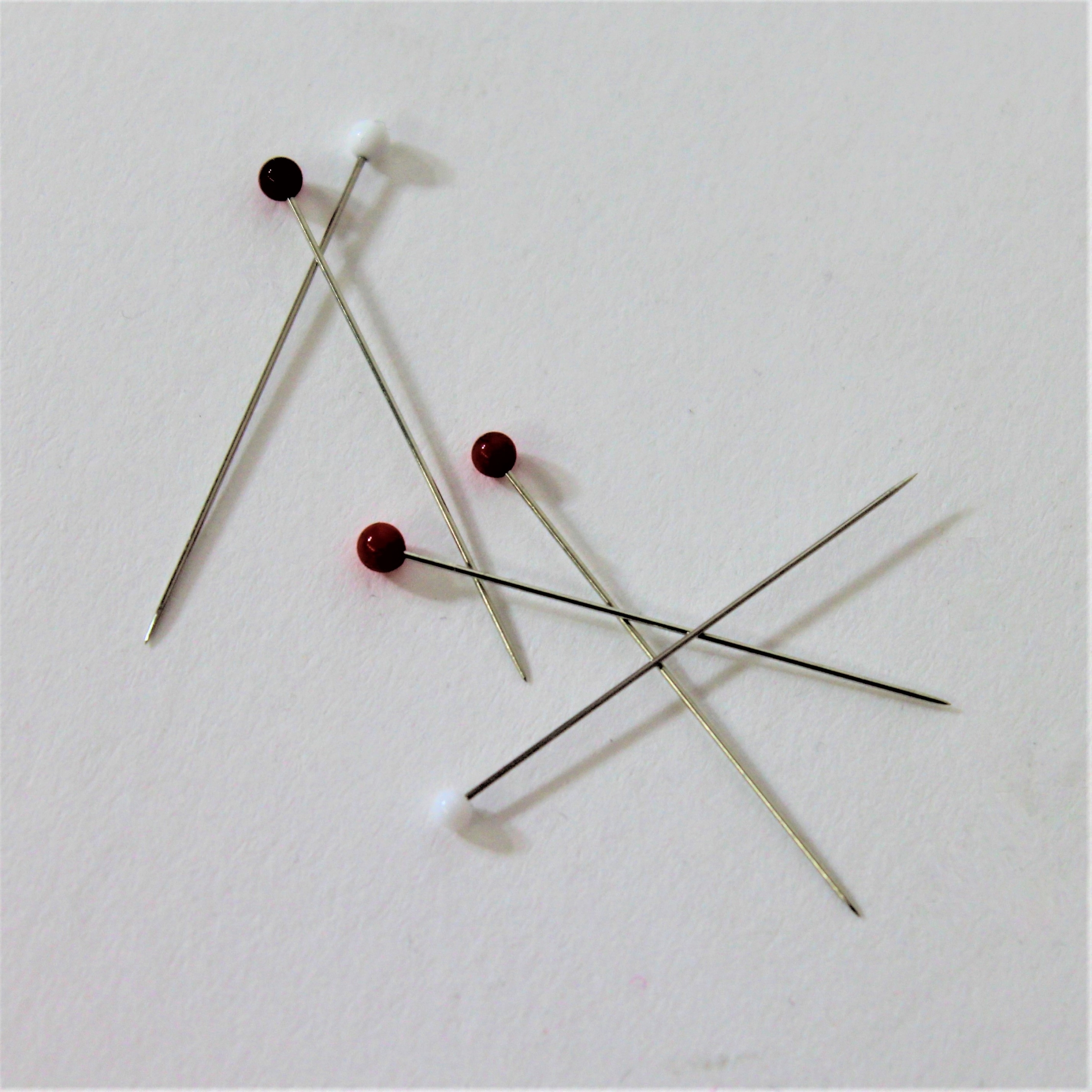 Clover Quilting Pins 2508 - Extra fine glass-headed pins by Bra